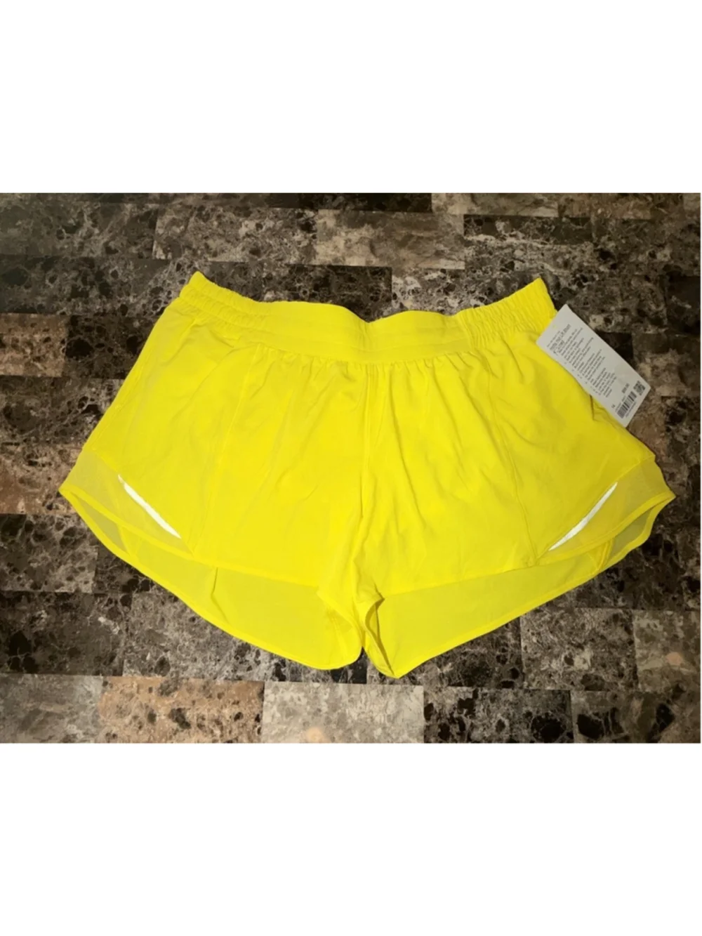 LULULEMON HOTTY HOT SHORT 4” LR LINED SONIC YELLOW 14 NWT
